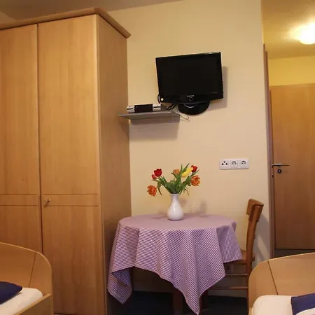 Schwarzer Adler Guest house Schwaighausen